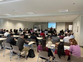 Lideranças do Oeste discutem inovação e recebem réplica de prêmio nacional concedido à região